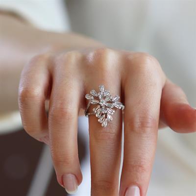 Çiçek Model Taşlı Gümüş Yüzük