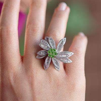 Çiçek Tasarım Baget Kesim Ortası Yeşil Zirkon Taşlı Gümüş Yüzük