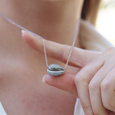 Gümüş Deniz Kabuğu Figürlü Zirkon Taşlı Kolye