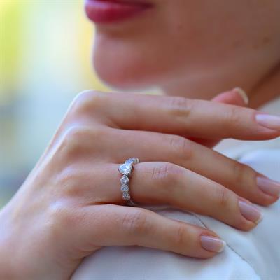 Kalp Zirkon Taşlı Gümüş Yüzük