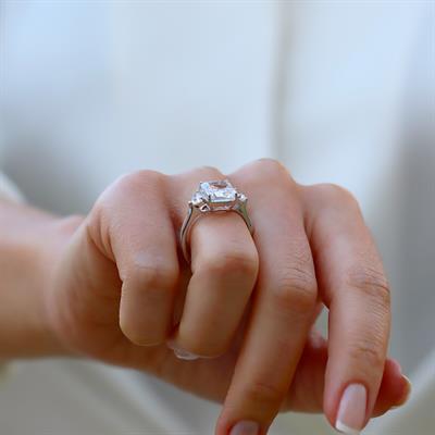 Prenses Iccecut Taşlı Gümüş Yüzük