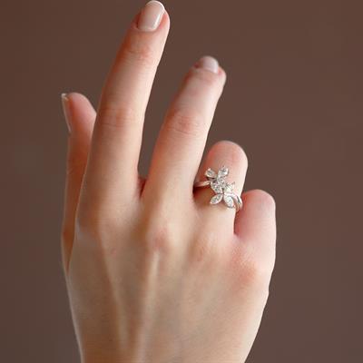 Sky Diamond Çiçek Modeli Zarif Gümüş Yüzük