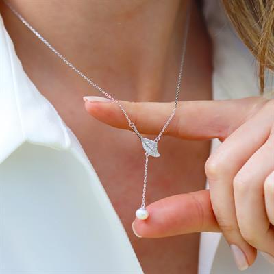 Yaprak Sallantı İncili Gümüş Kolye