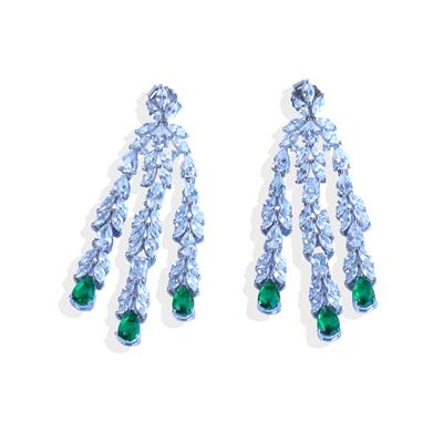 Yaprak Tasarım Zümrüt Taşlı Gümüş Küpe