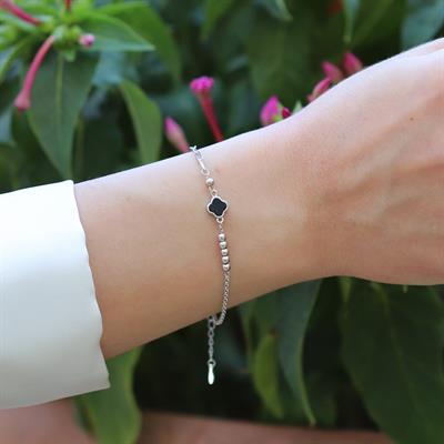 Yonca Siyah Mineli Trend Gümüş Bileklik