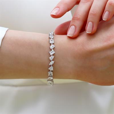 Zirkon Taşlı Kalpli Figürlü Gümüş Bileklik