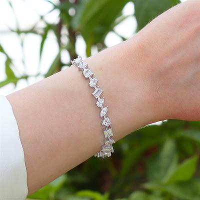 Zirkon Taşlı Kalpli Figürlü Gümüş Bileklik