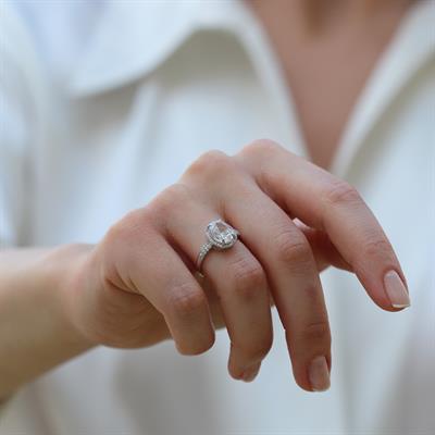 Zirkon Taşlı Oval Gümüş Yüzük