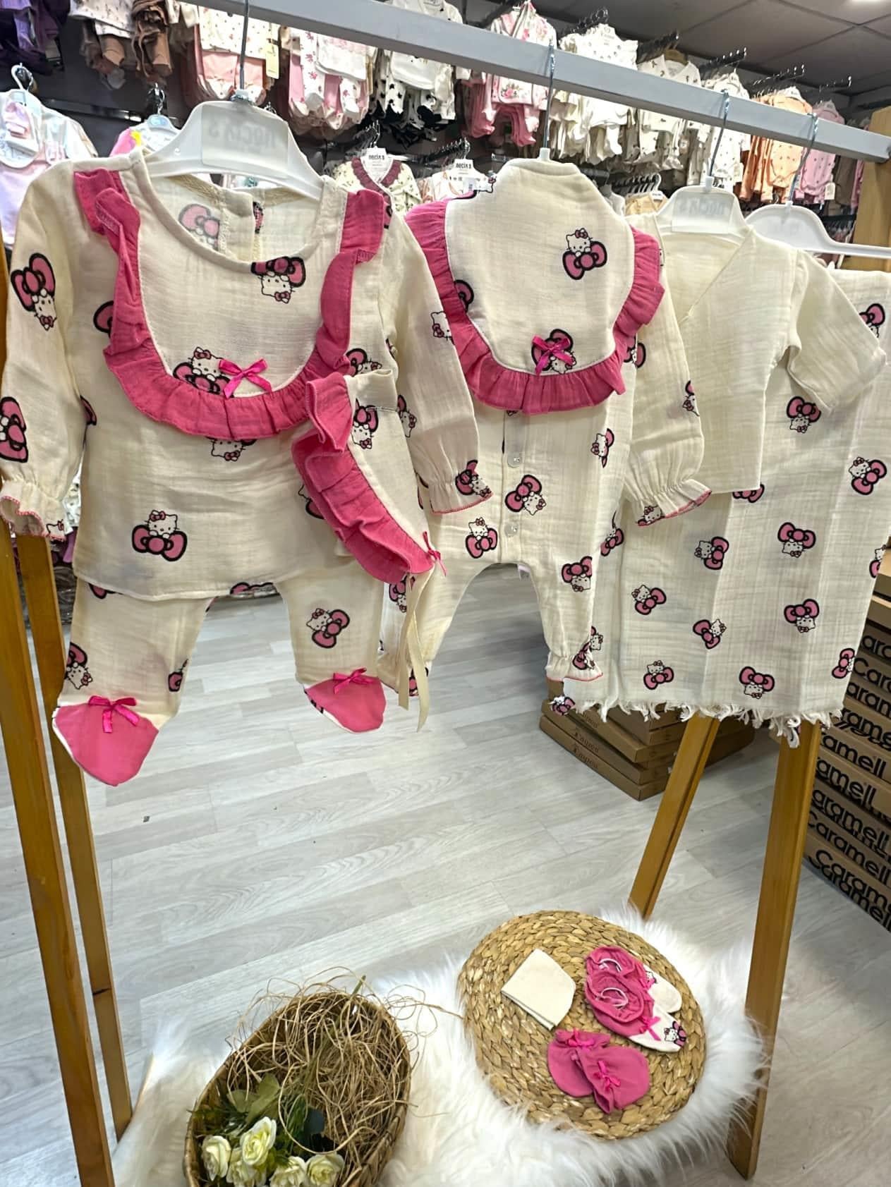 Hello Kitty Baskılı Yenidoğan Kız Bebek Müslin 10lu Hastane Çıkış Seti (Video Açıklamada)