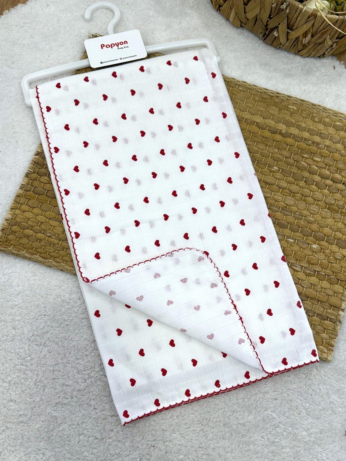 Minik Kalp Desenli Kenarları Oyalı Müslin Bebek Battaniyesi 75X90 Cm