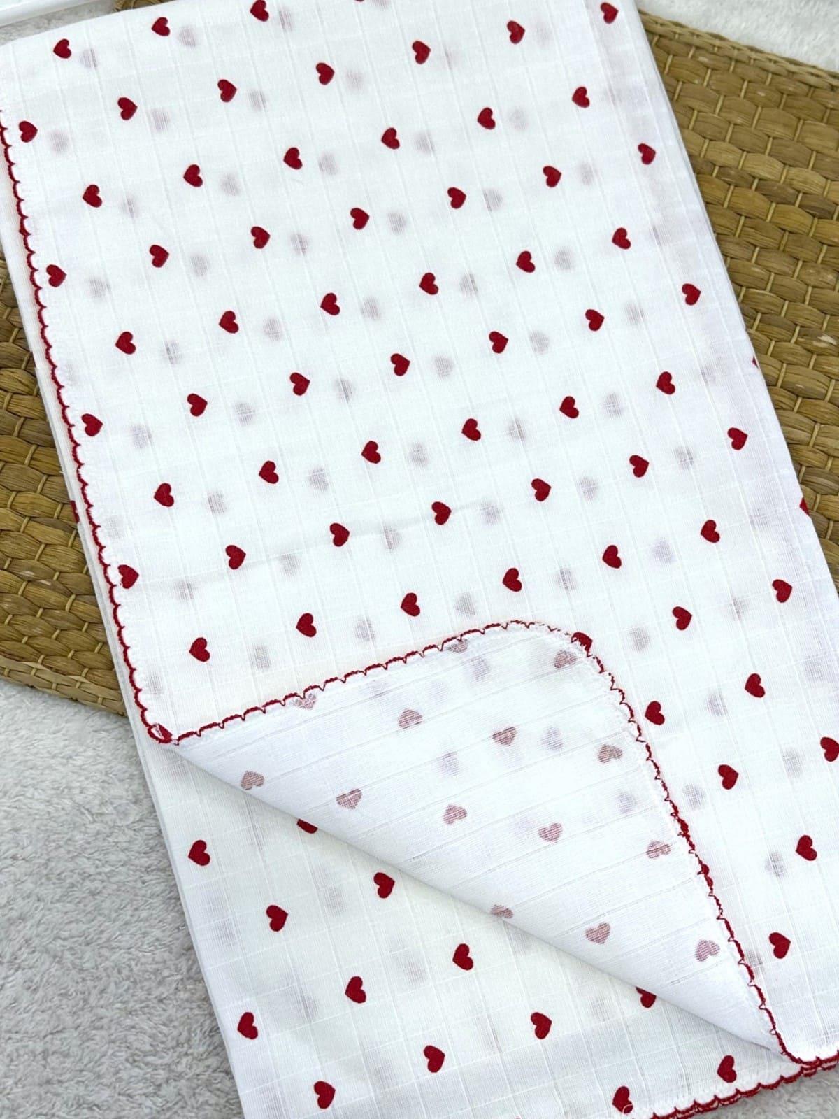 Minik Kalp Desenli Kenarları Oyalı Müslin Bebek Battaniyesi 75X90 Cm