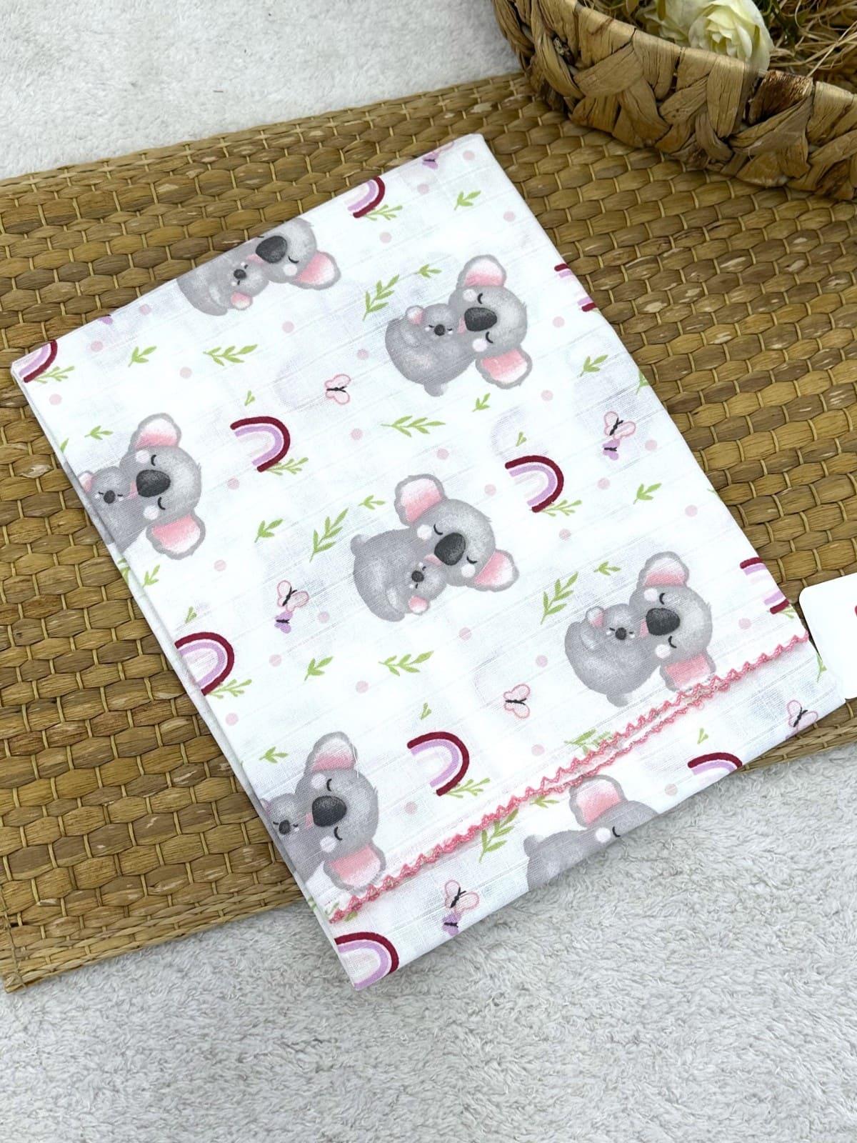 Koala Desenli Kenarları Oyalı Müslin Bebek Battaniyesi 75X90 Cm