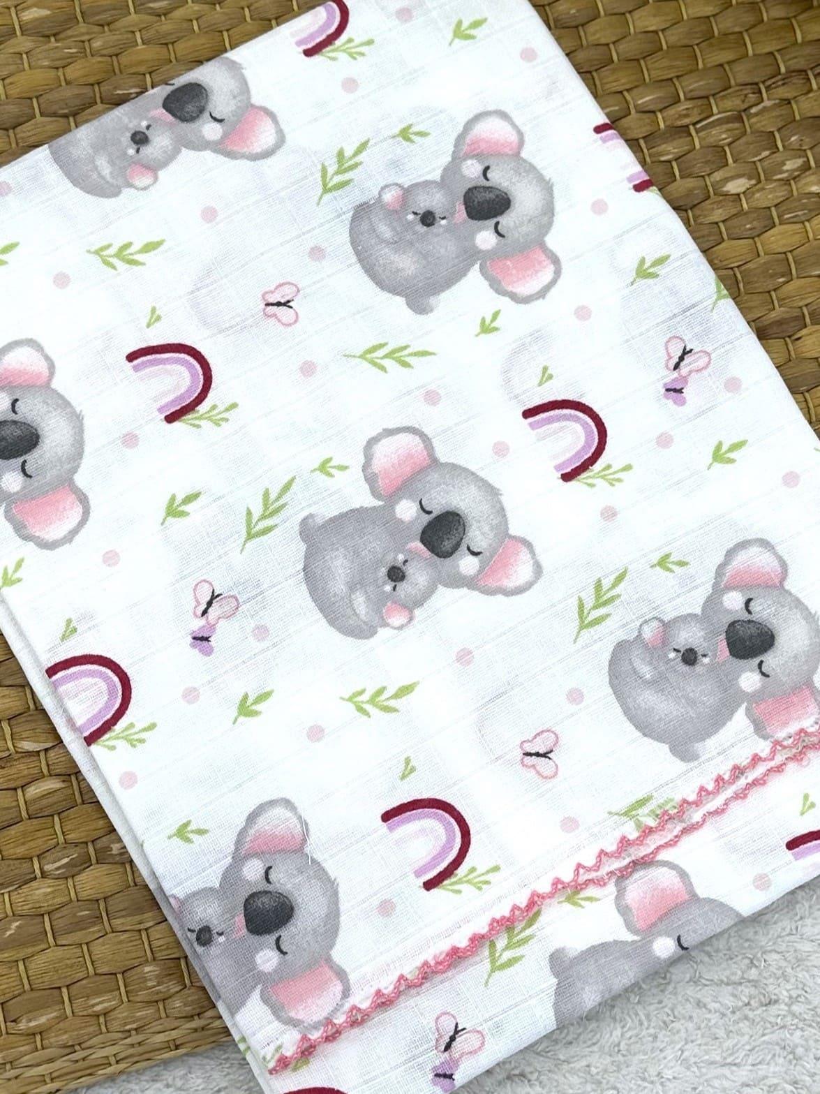 Koala Desenli Kenarları Oyalı Müslin Bebek Battaniyesi 75X90 Cm
