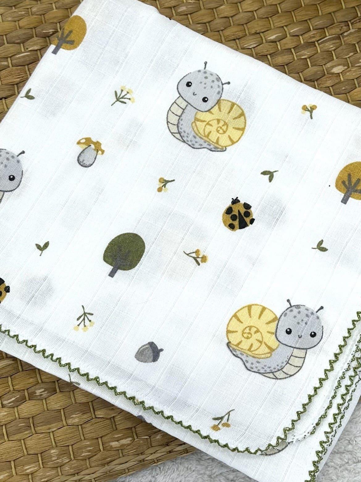 Salyangoz Desenli Kenarları Oyalı Müslin Bebek Battaniyesi 75X90 Cm