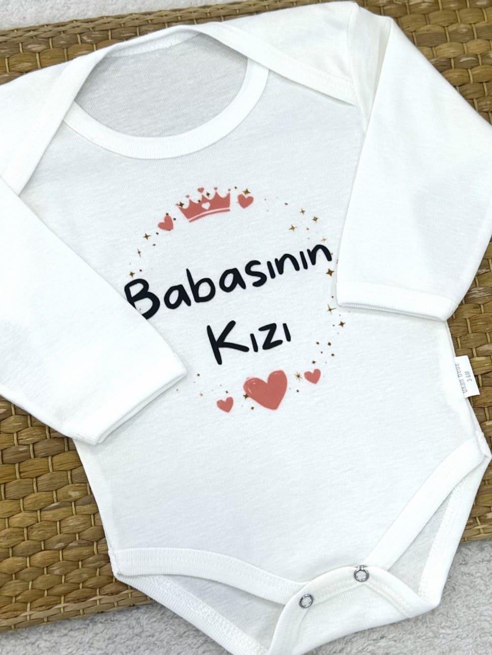 Babasının Kızı Yazılı Uzun Kollu Çıtçıtlı Badi (0-3/3-6/6-9/9-12/12-18 Ay)
