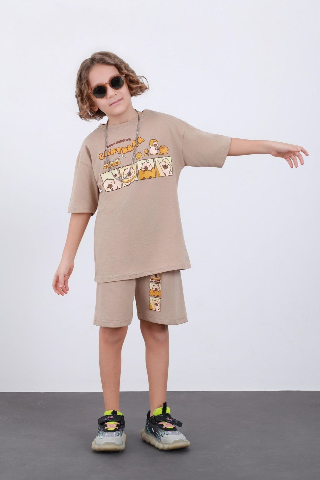 Capybara Baskılı Erkek Çocuk Şortlu Takım (3-4/4-5/5-6/7-8/9-10 Yaş)
