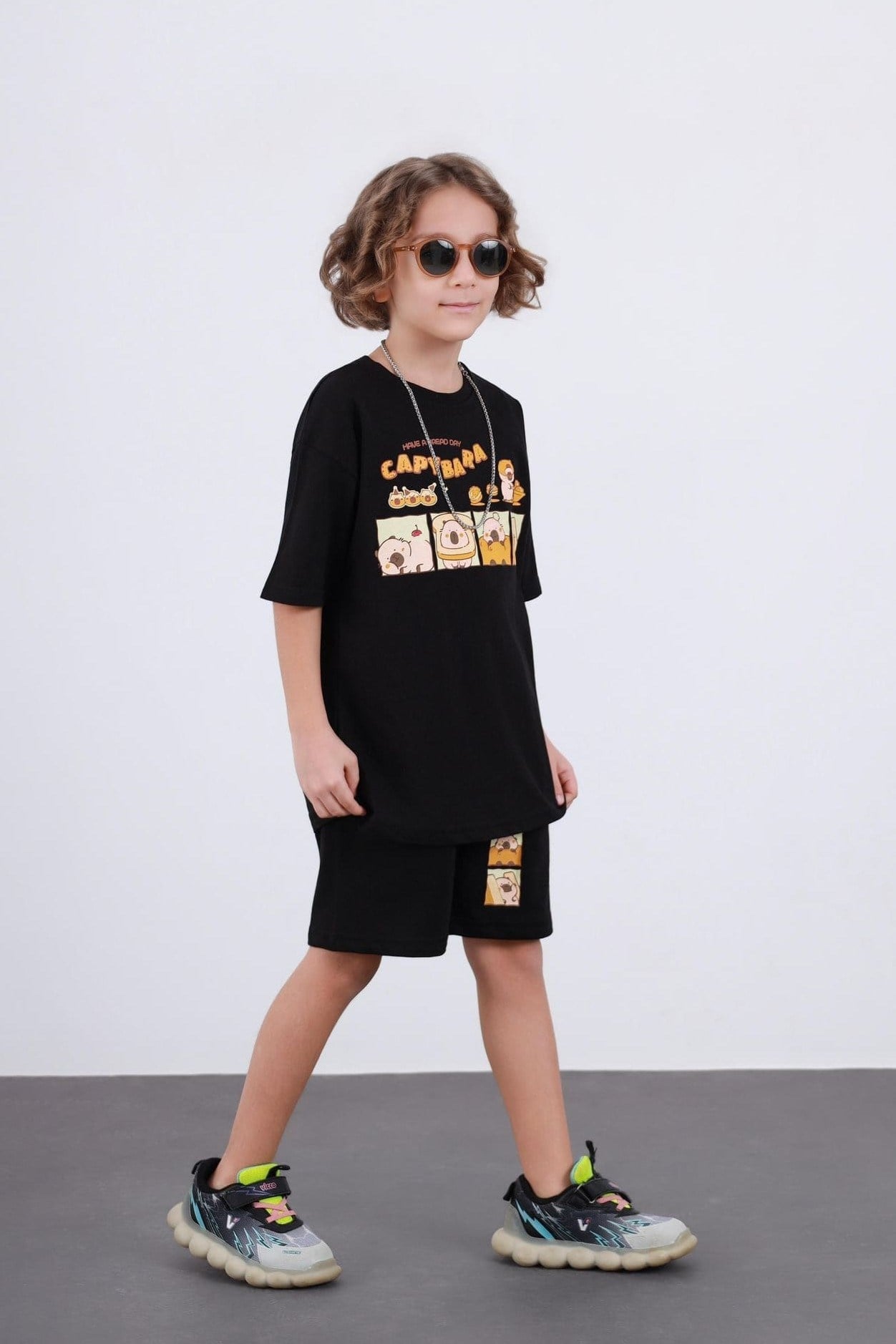 Capybara Baskılı Erkek Çocuk Şortlu Takım (3-4/4-5/5-6/7-8/9-10 Yaş)