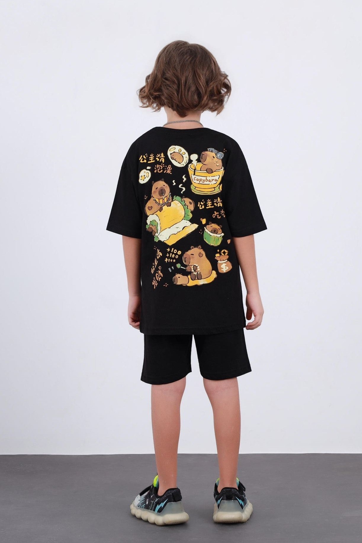 Capybara Baskılı Erkek Çocuk Şortlu Takım (3-4/4-5/5-6/7-8/9-10 Yaş)