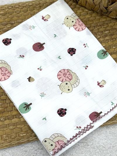 Salyangoz Desenli Kenarları Oyalı Müslin Bebek Battaniyesi 75X90 Cm