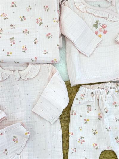 Kiraz Çiçek Desenli Tulumlu Yenidoğan Kız Bebek Müslin 10lu Zıbın Set Hastane Çıkışı