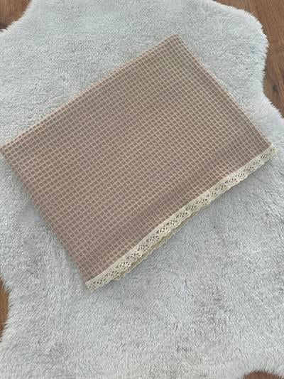 Kenarları Dantelli Pike Bebek Battaniyesi 100x110 Cm