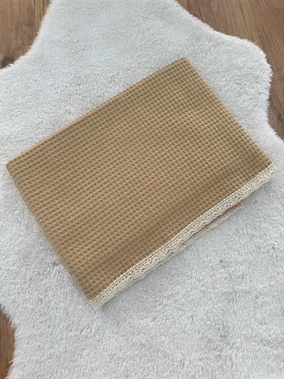 Kenarları Dantelli Pike Bebek Battaniyesi 100x110 Cm