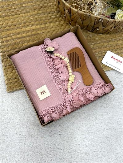 Ahşap Tarak ve Emzik Tutacaklı Fistolu Müslin Bebek Battaniye Set 90x110 Cm