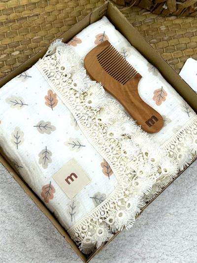 Ahşap Taraklı Yaprak Baskılı Fistolu Müslin Bebek Battaniye Set 90x110 Cm