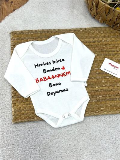 Herkes Bıksa Benden Babaannem Bana Doyamaz Yazılı Uzun Kollu Çıtçıtlı Badi (0-3/3-6/6-9/9-12/12-18 Ay)