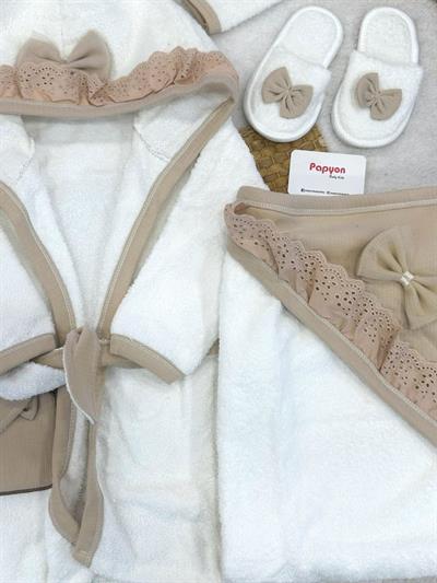 Fiyonklu Güpürlü Kız Bebek 4lü Havlu Bornoz Set 0-3 Yaş