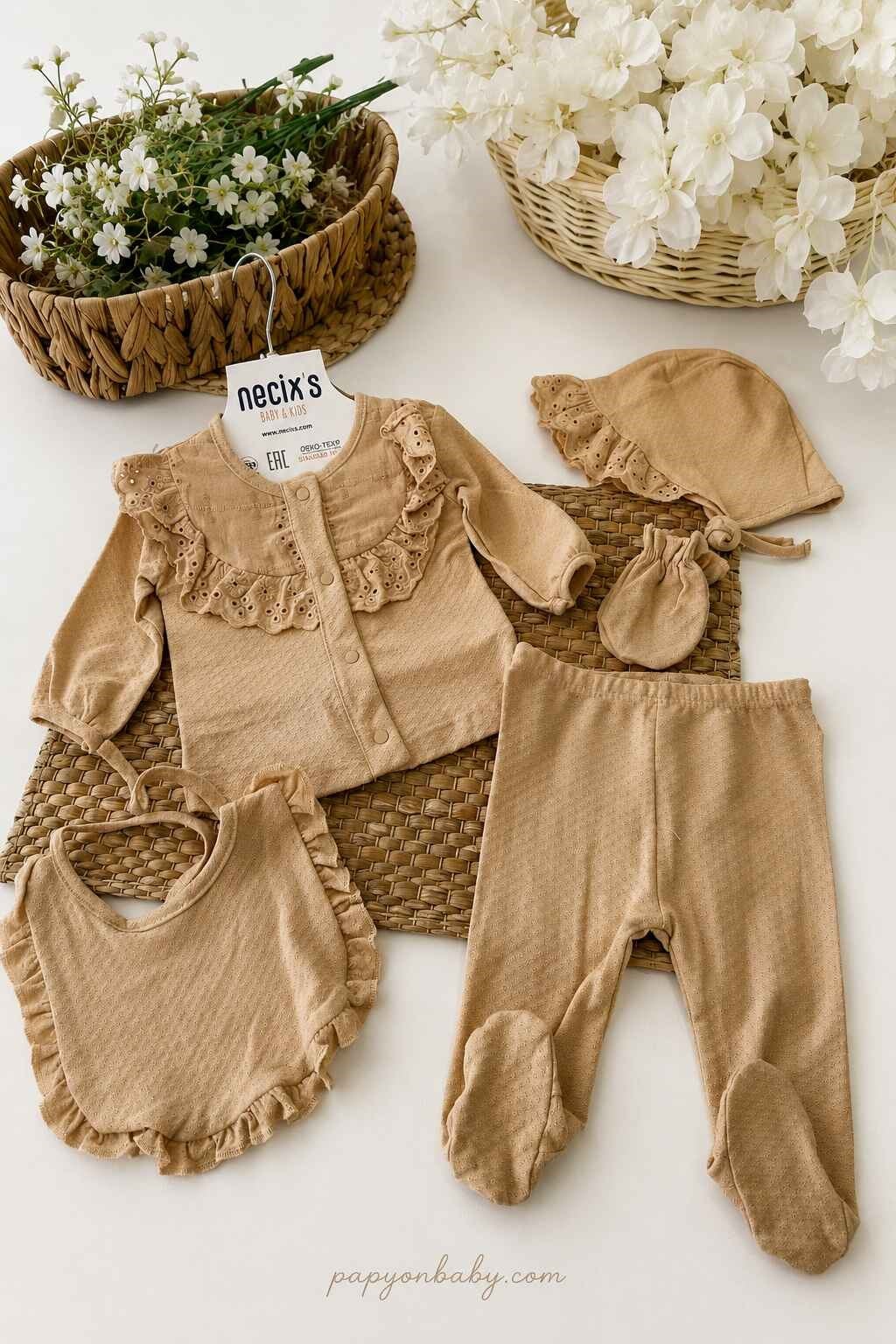 Kız Bebek Hastane Çıkışı & Zıbın Seti