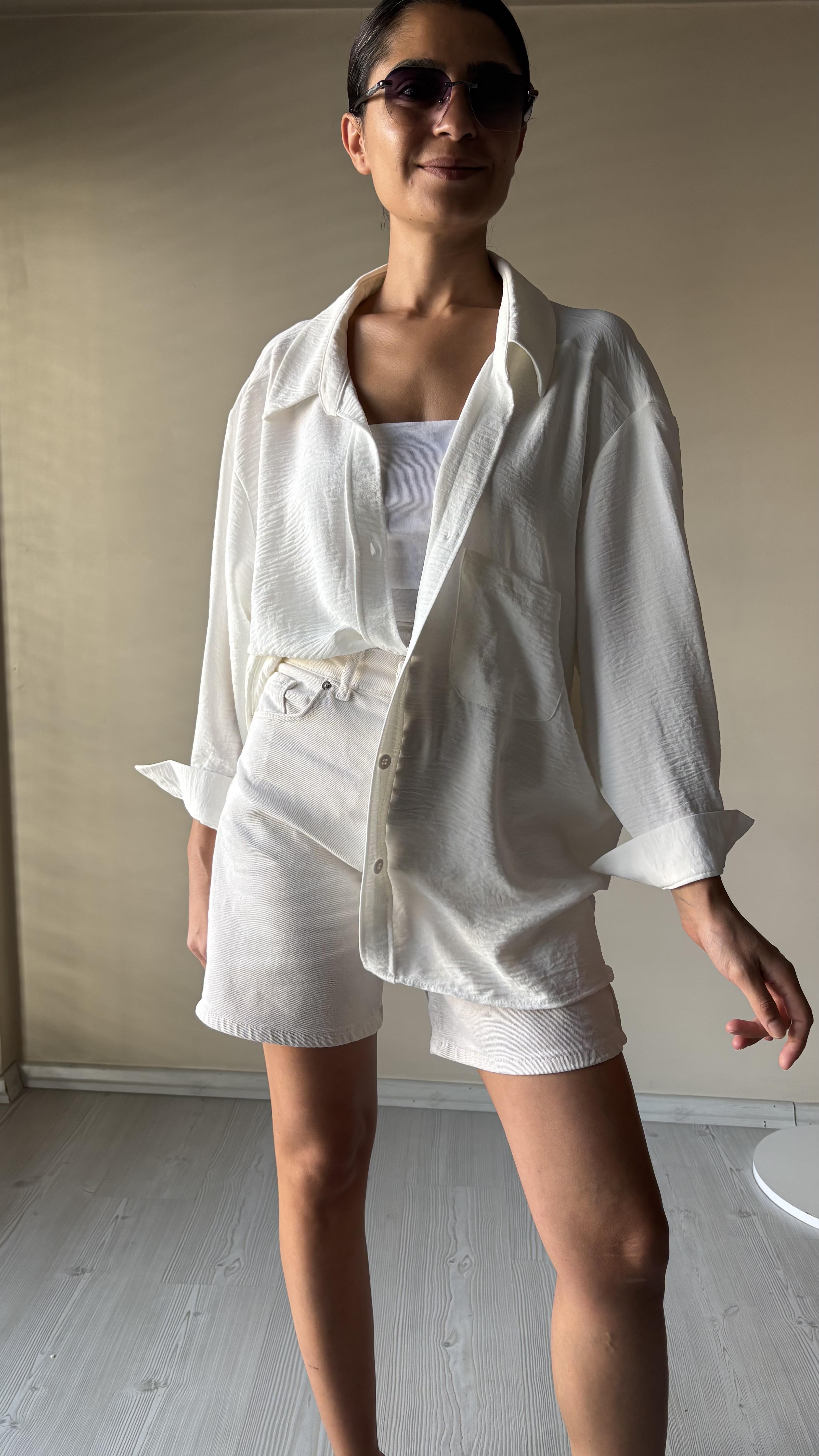 Beyaz Aerobin Düşük omuz Oversize Gömlek