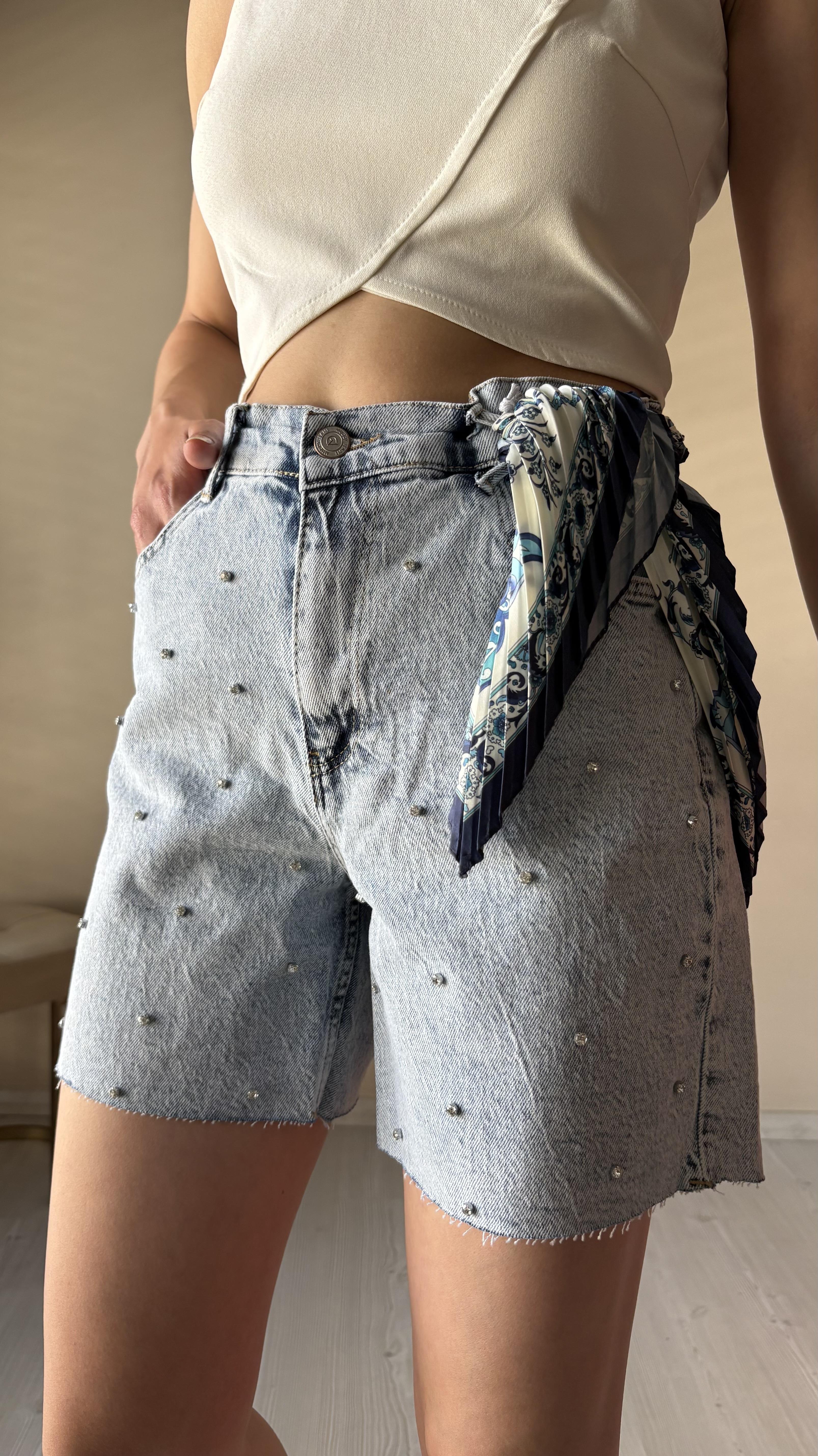 Çakılı Taş detay jean şort