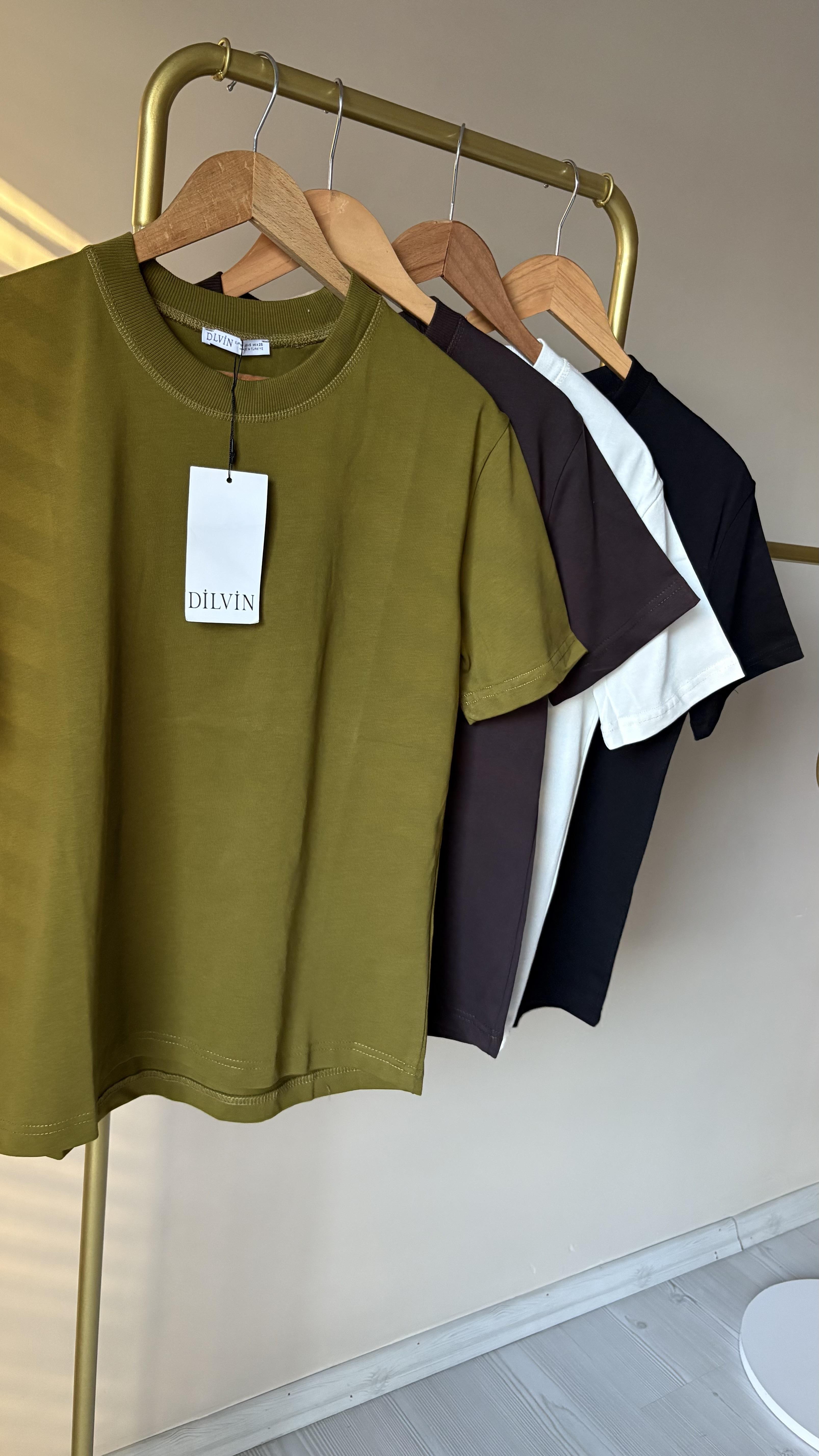 Dilvin Dekoratif Dikişli Bisiklet Yaka Tşhırt