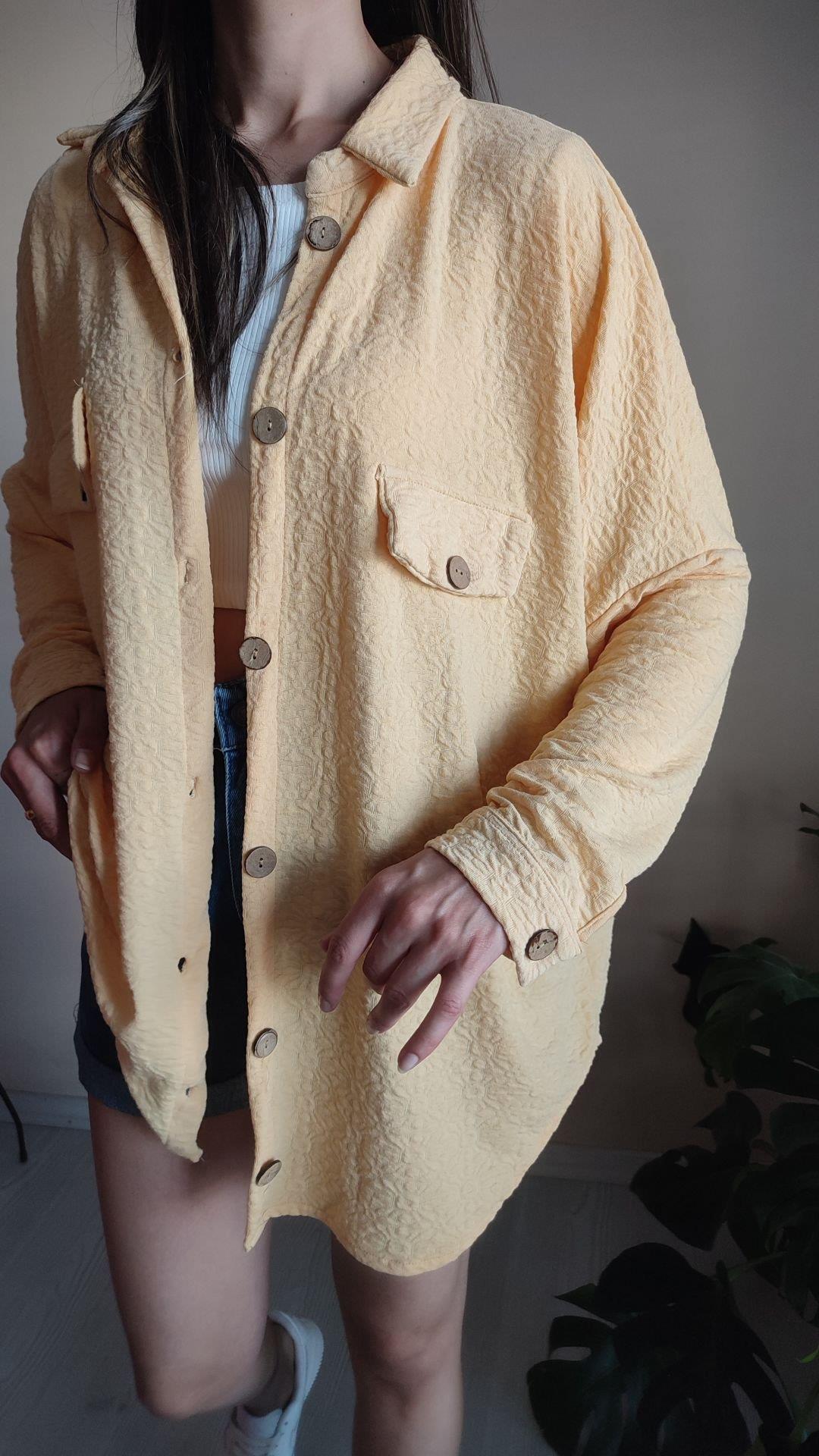 Sarı jakarlı kapitone gömlek ceket