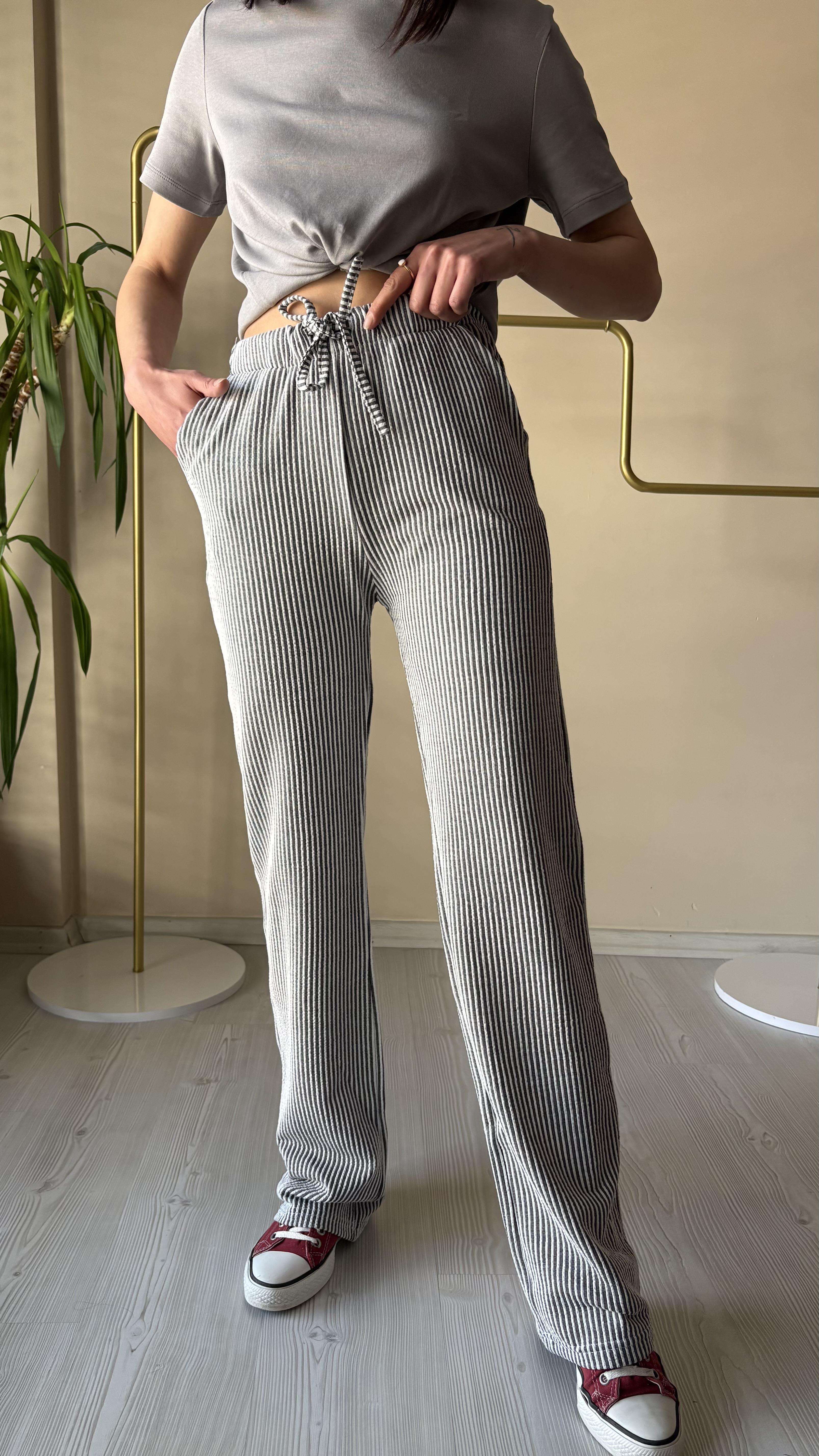 Siyah & Beyaz çizgili pantolon 