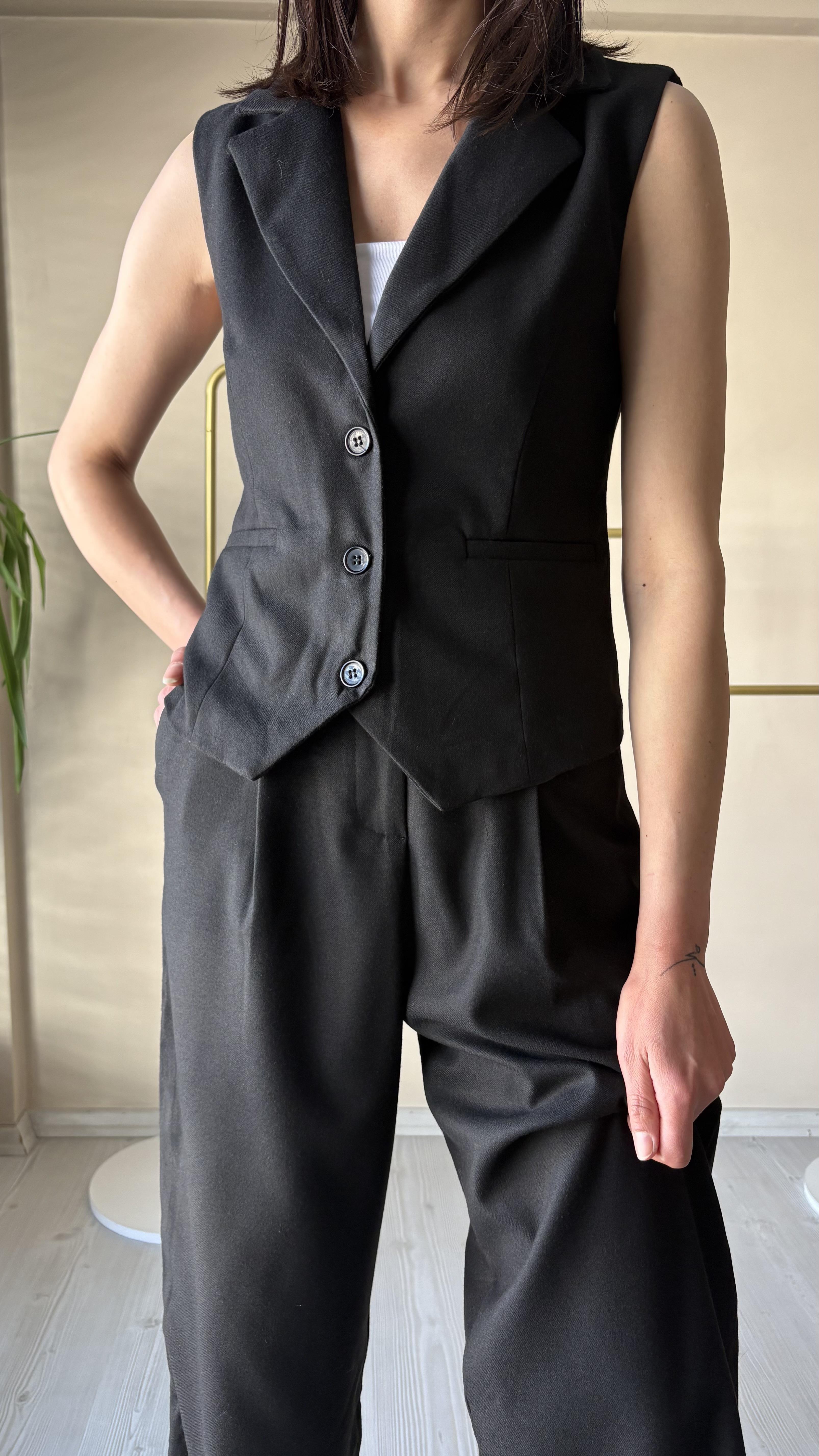 Siyah Yelekli Takım