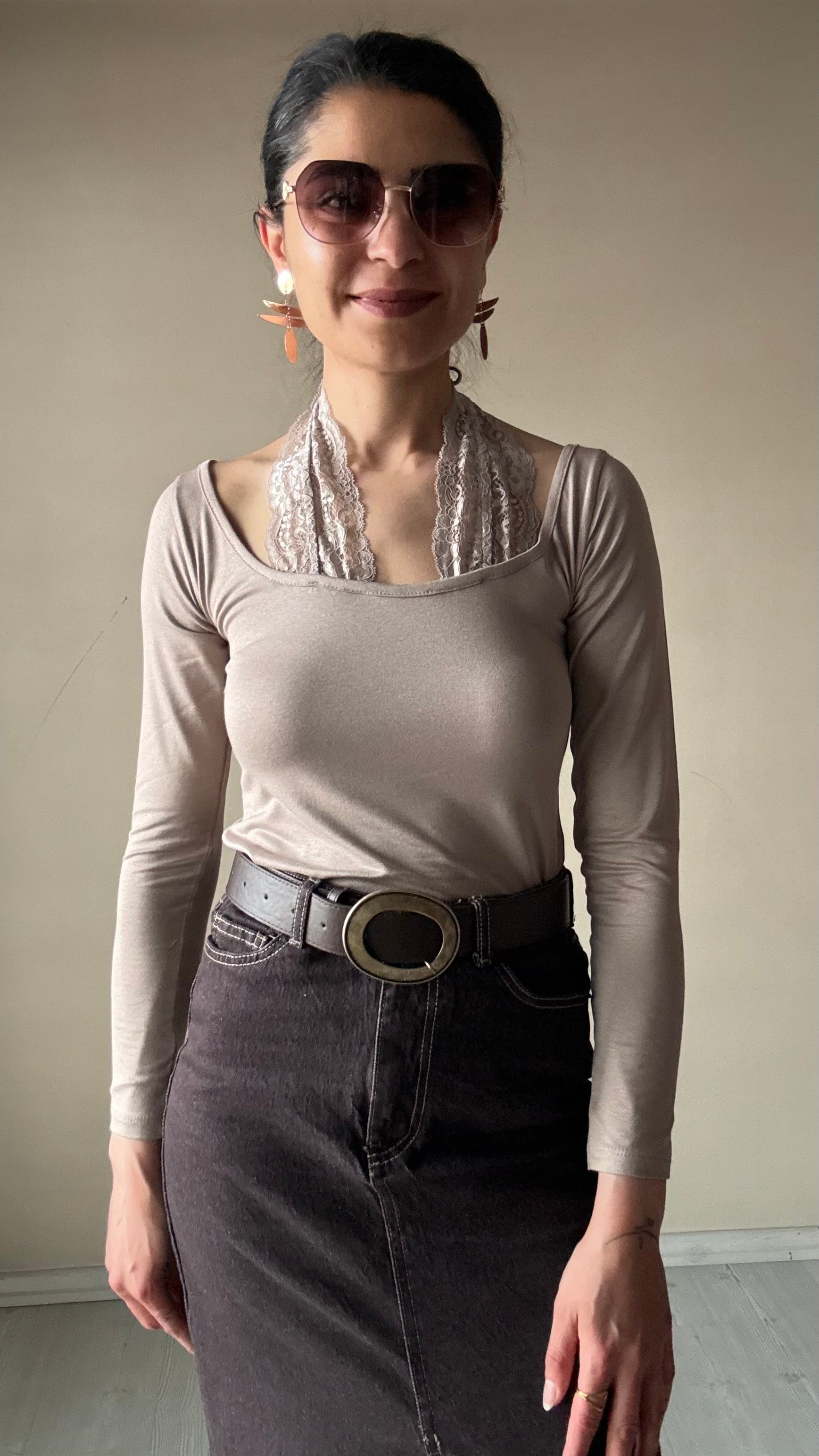 Taş yaka Dantel Ense Bağlamalı Body 