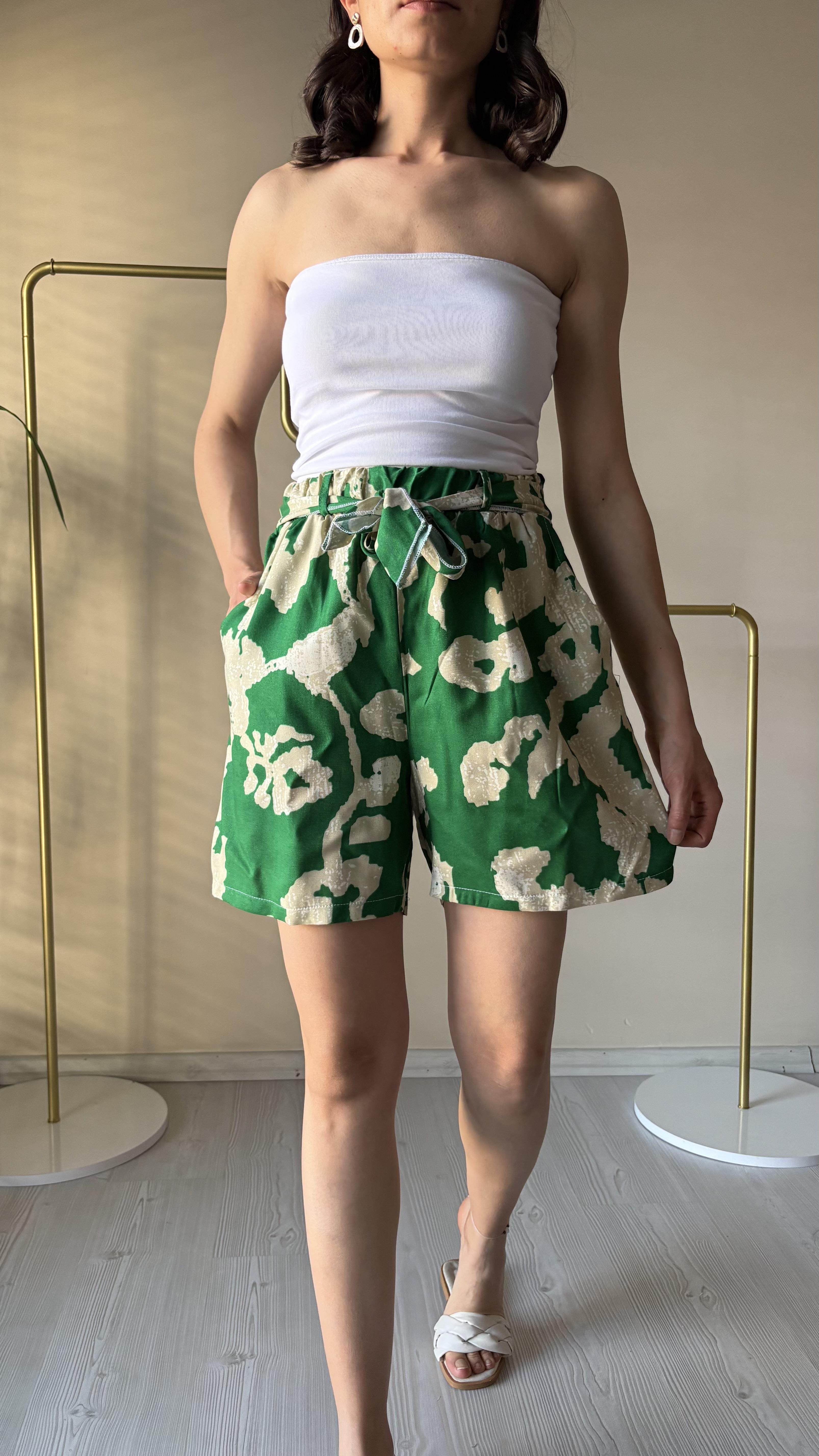 Yeşil Ekru desen dokuma şort