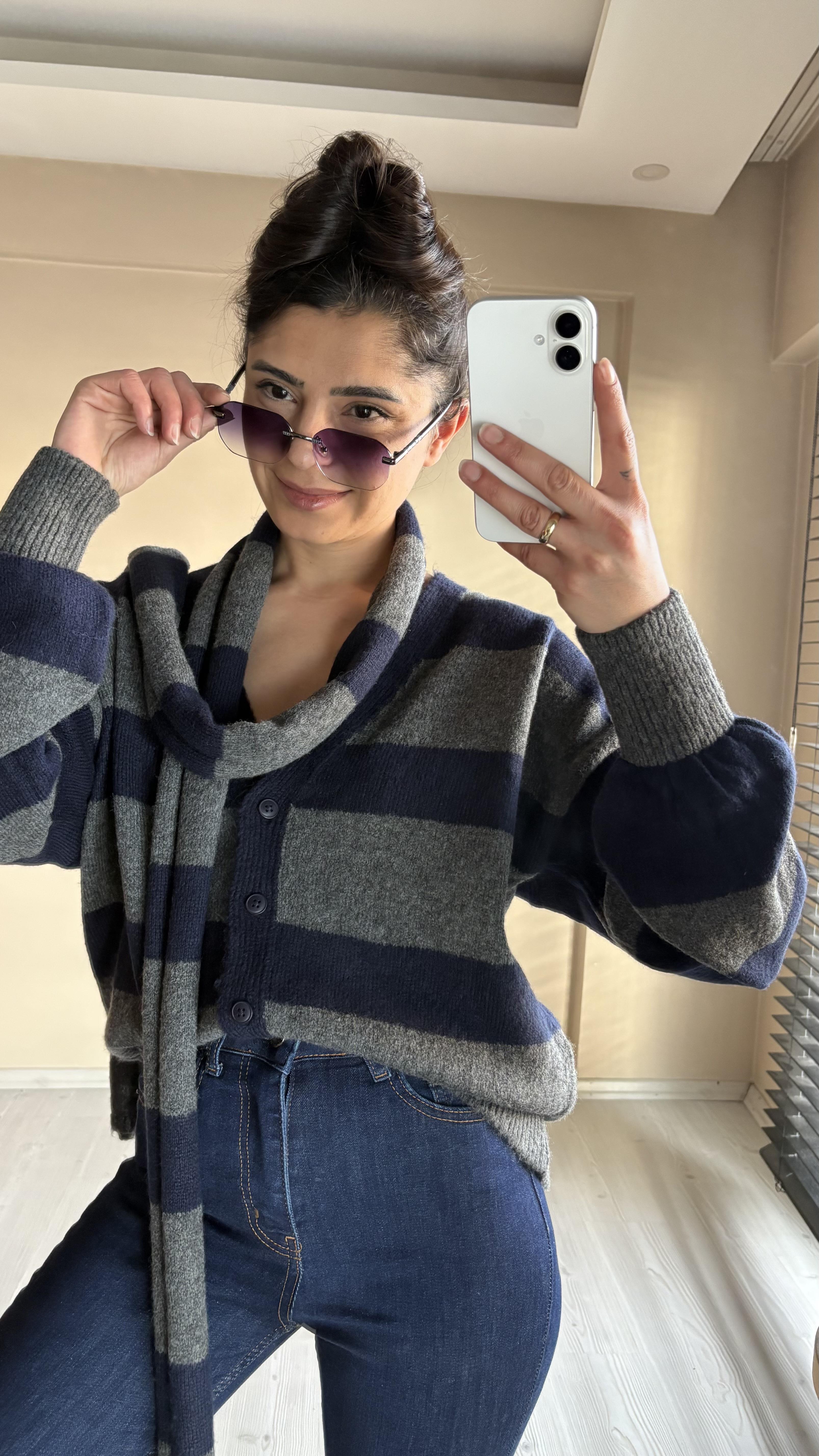 Antrasit Lacivert Atkılı Hırka