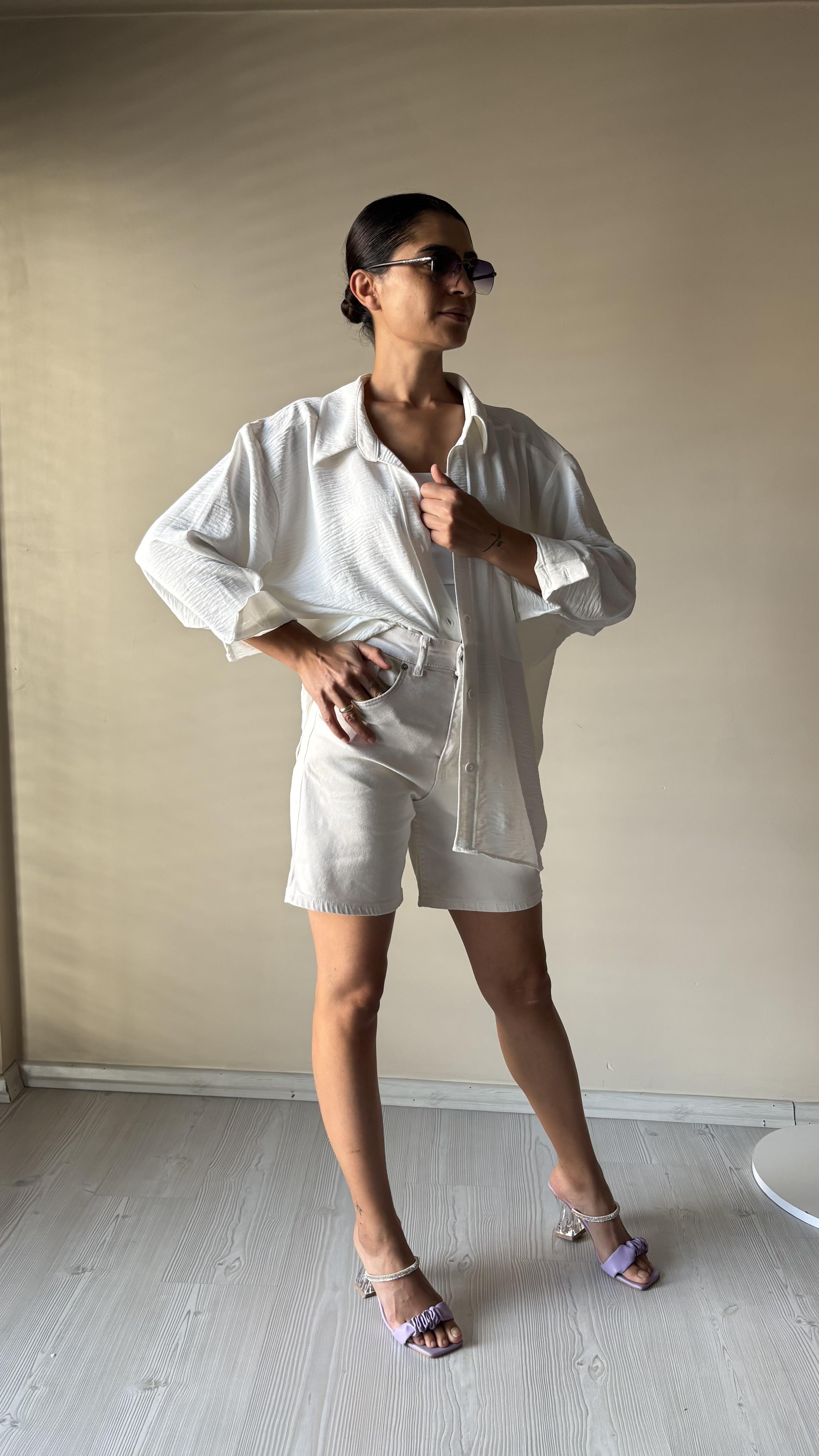 Beyaz Aerobin Düşük omuz Oversize Gömlek