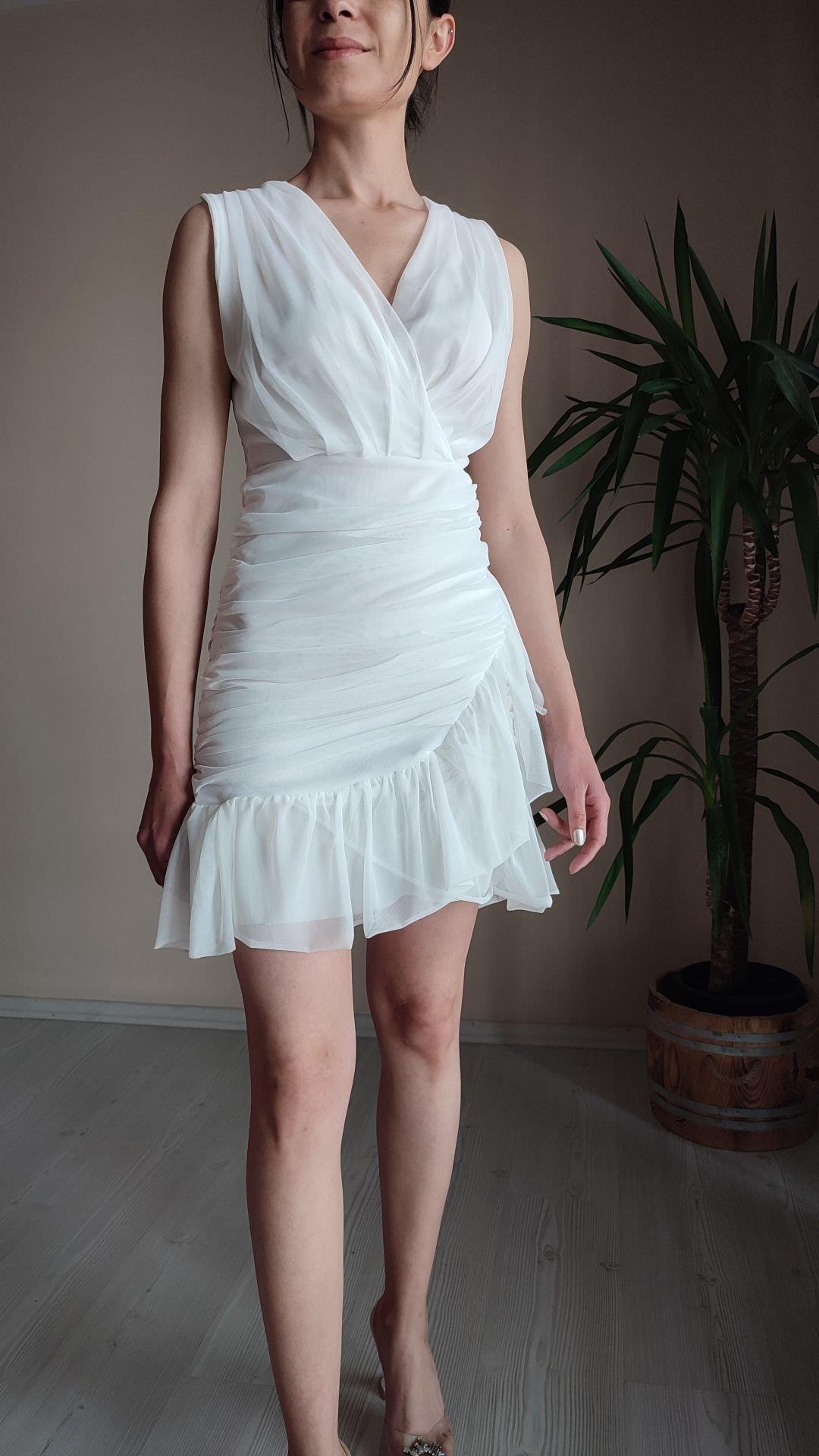 Beyaz Drapeli tül Elbise