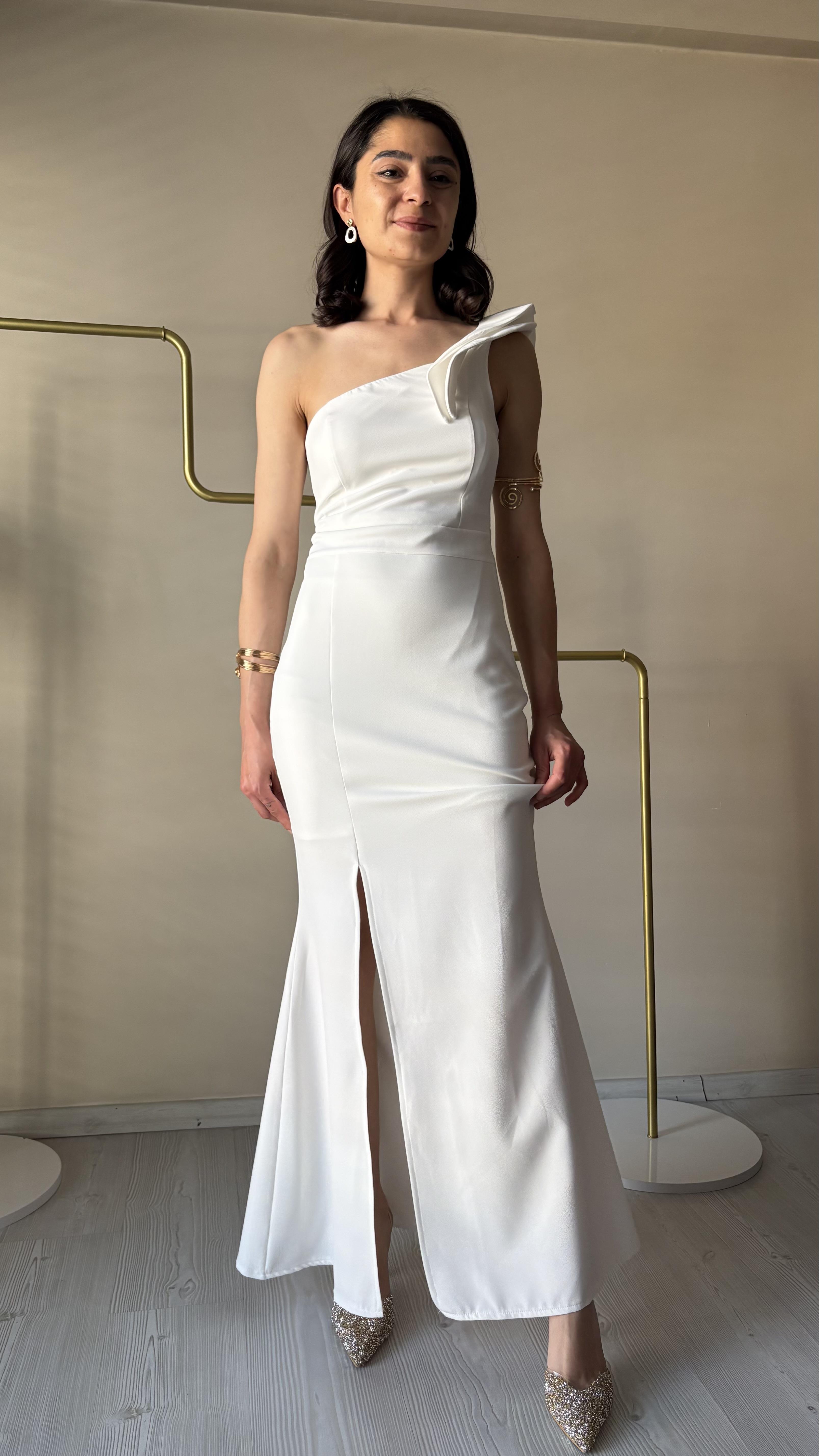 Beyaz Tek Omuz Elbise