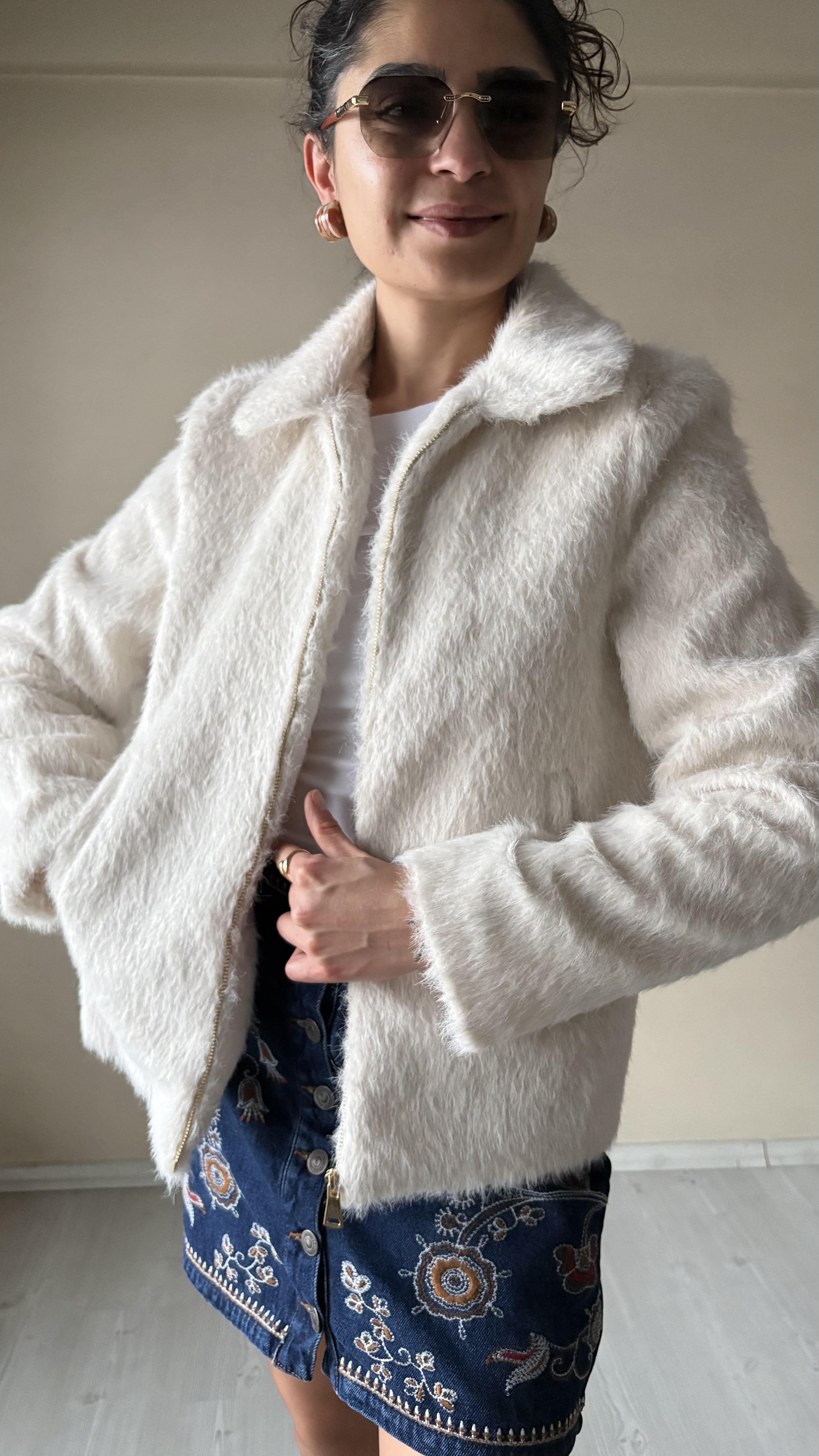 Ekru Tay Tüyü Fermuarlı Ceket