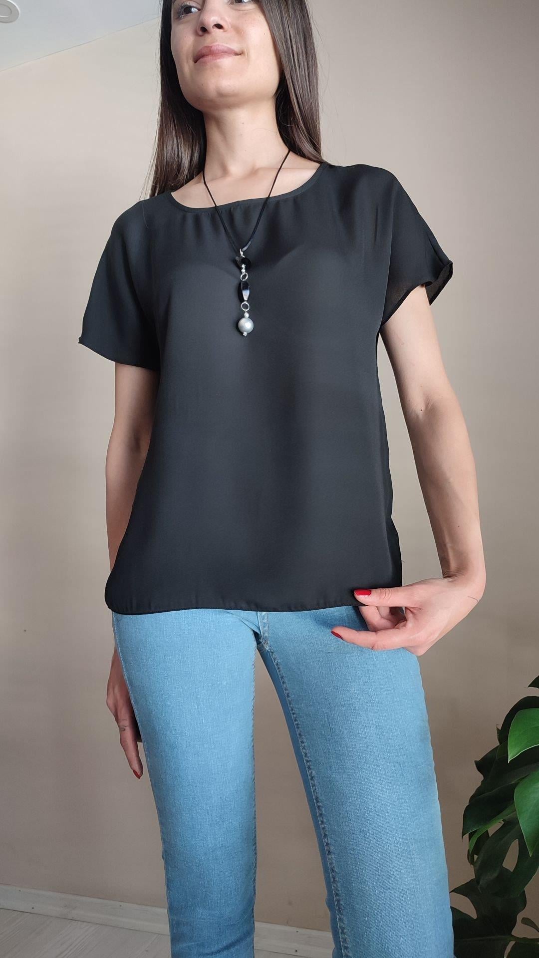 Kolye detay siyah şifon bluz