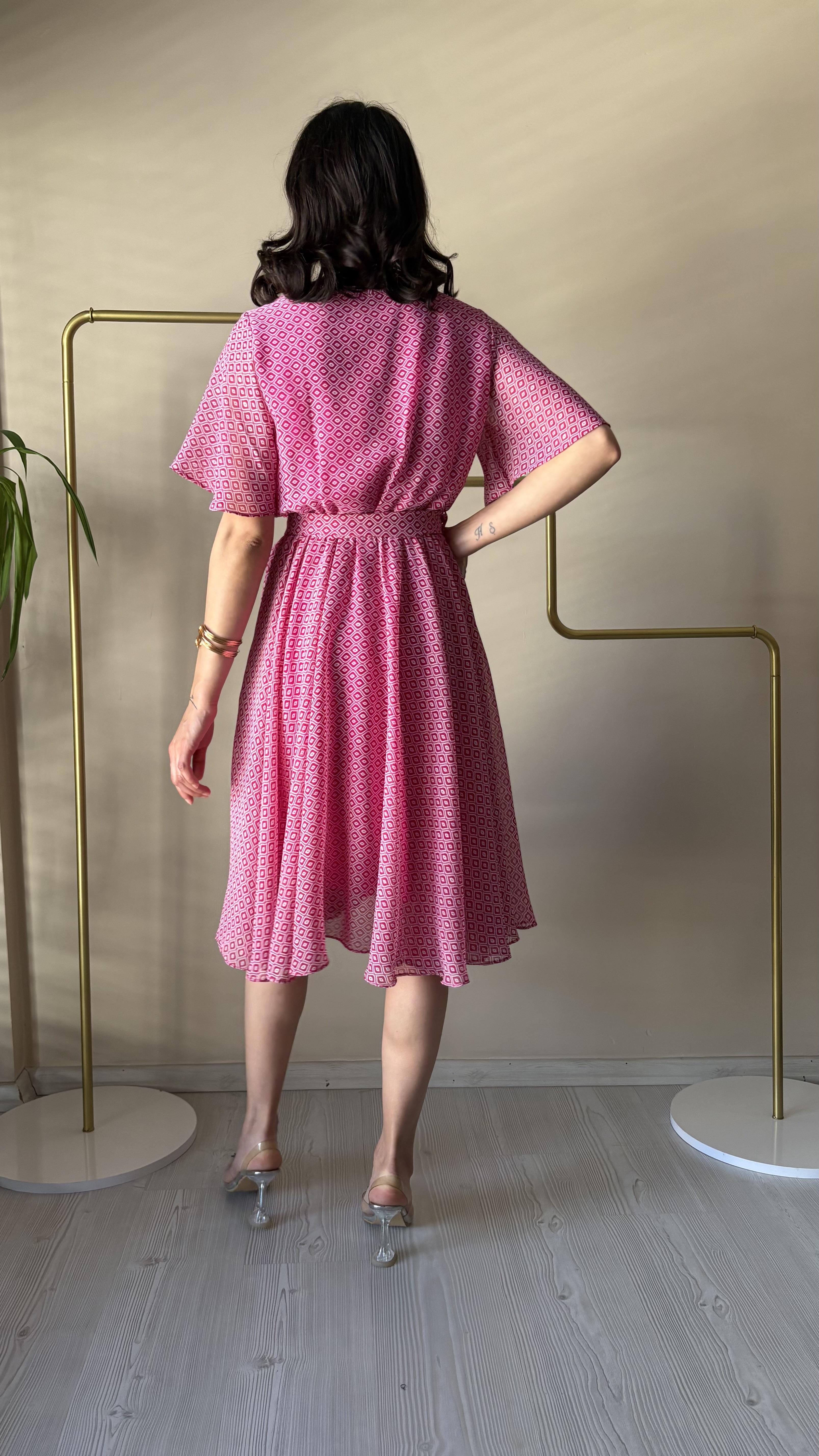 Pembe desenli Şifon Elbise 
