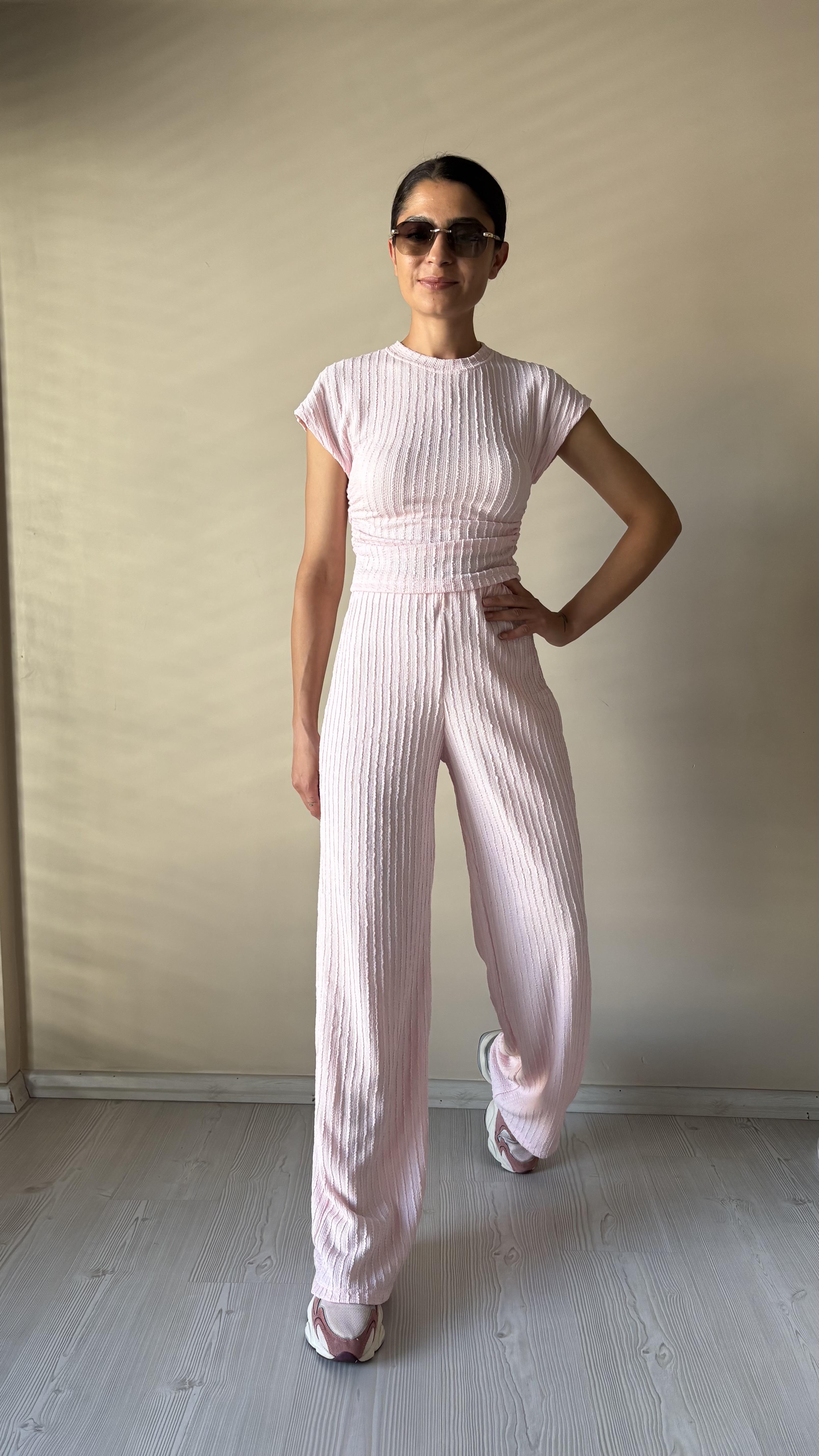 Pembe Yan Büzgülü Takım