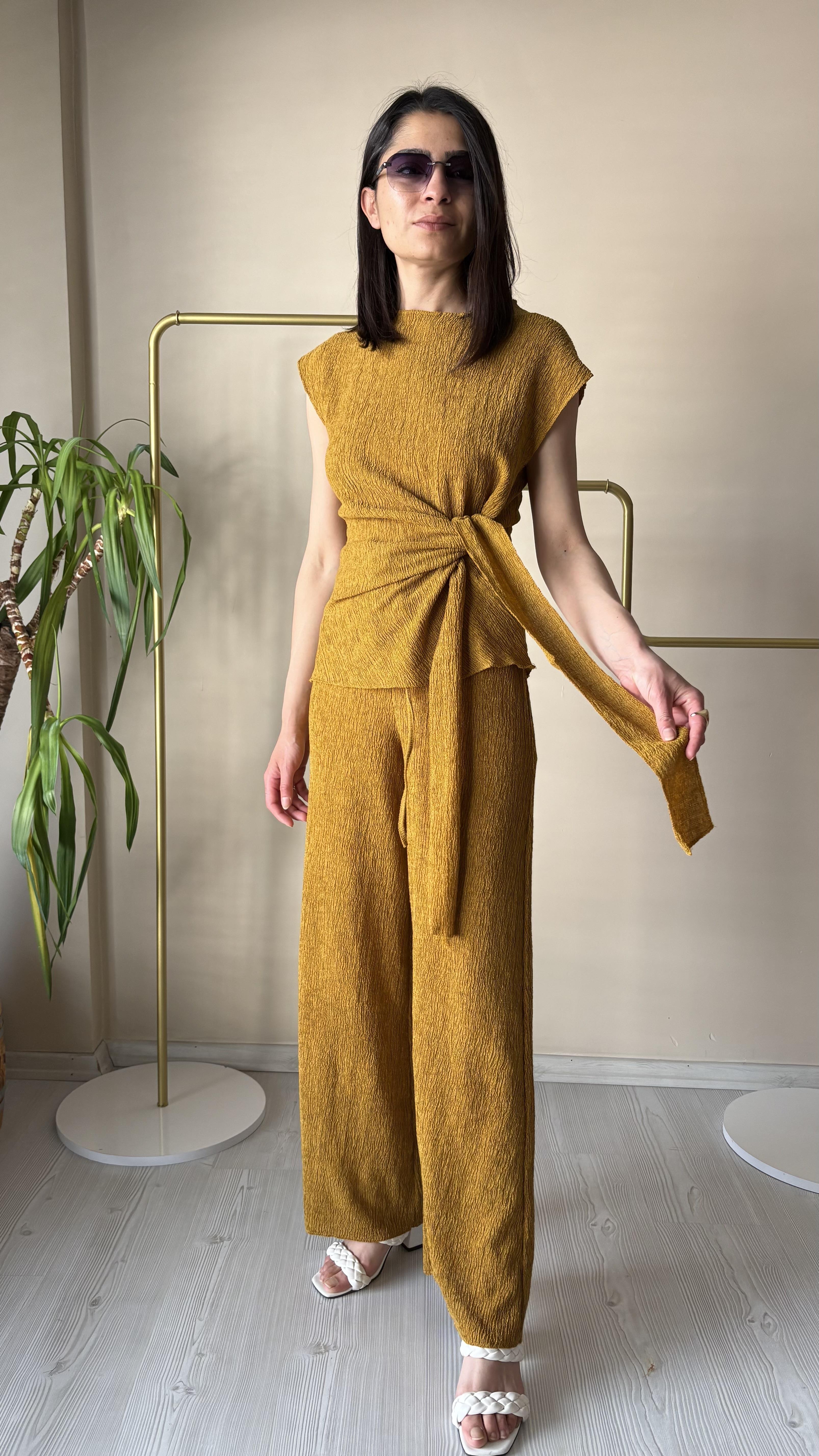 Sarı kuşaklı Bürğmcük Takım