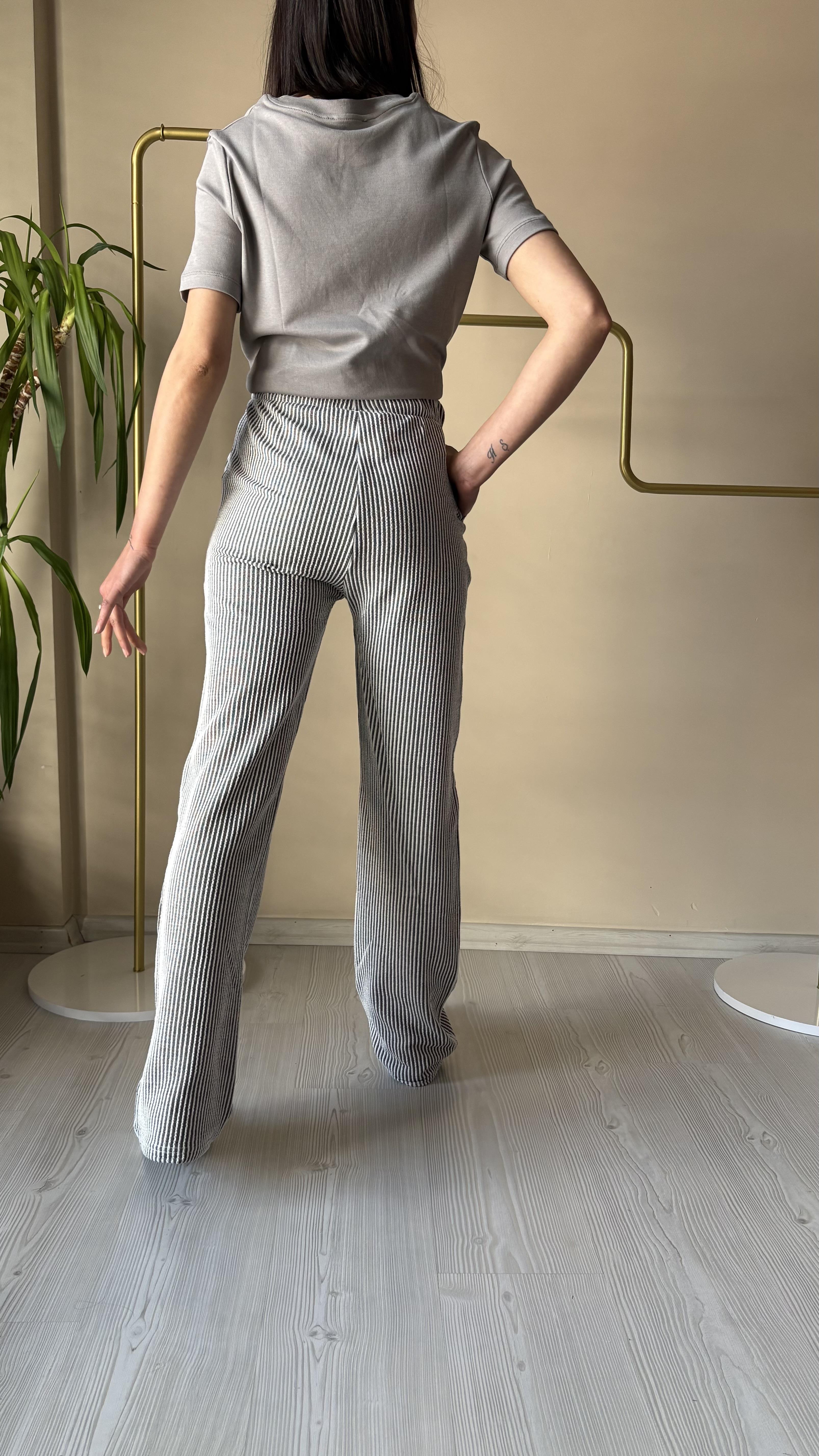 Siyah & Beyaz çizgili pantolon 