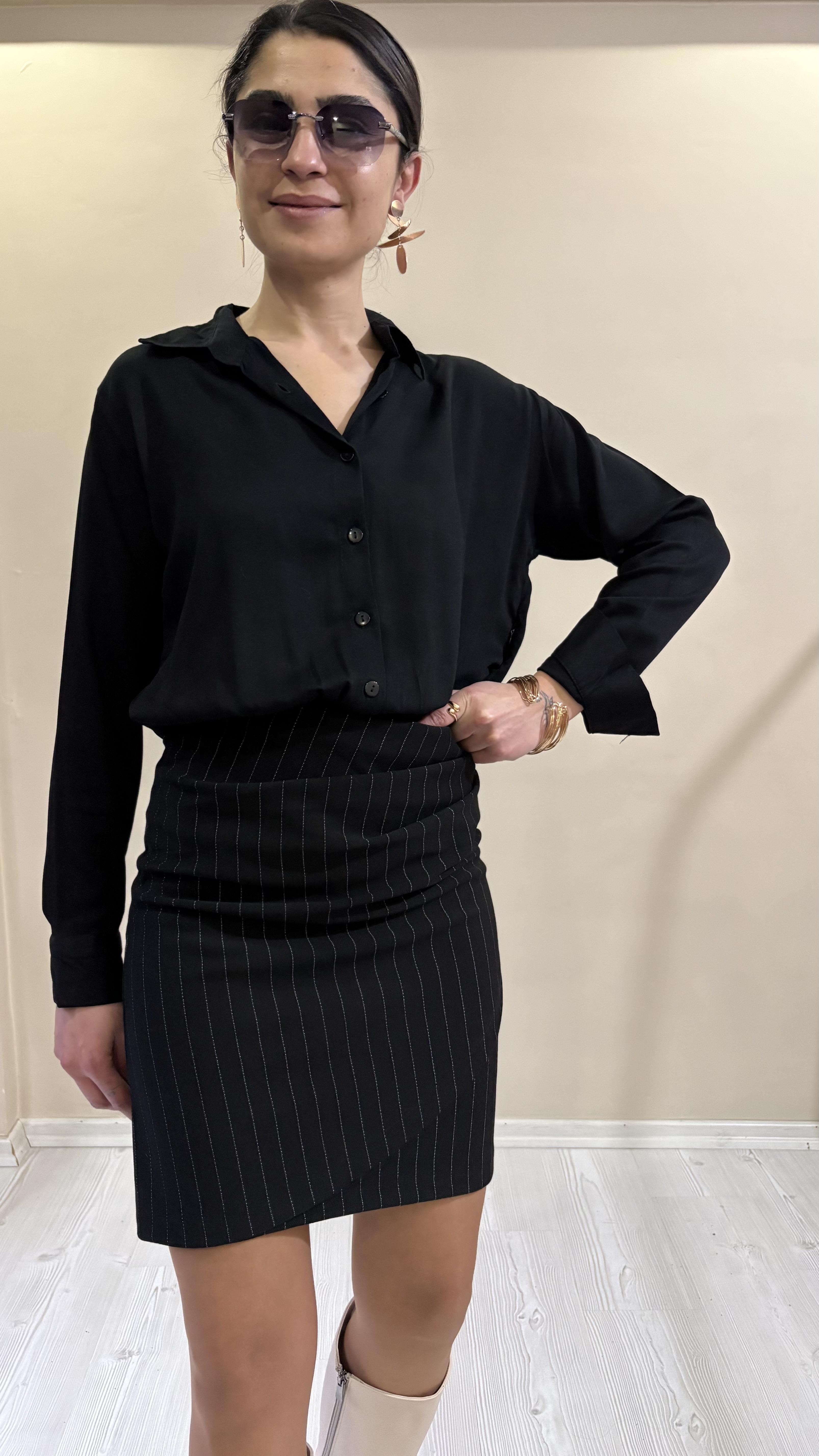 Siyah Gömlek Detay Elbise 